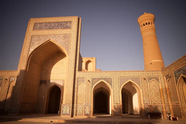 Färgbild Med Madrasa Entré Khiva Uzbekistan — Stockfoto