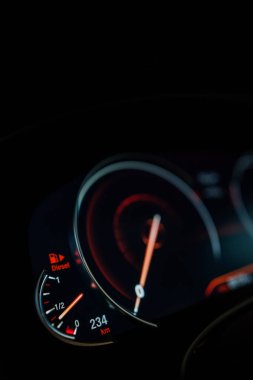 Araba dijital hız göstergesi
