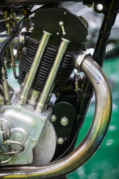 Oldtimer Motorrad Auspuff und Zylinder — Stockfoto