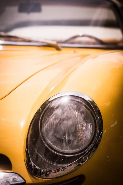 Headlight of a vintage classic car — Stock Photo, Image