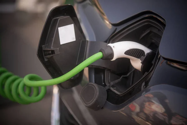 Stazione di ricarica elettrica per auto — Foto Stock