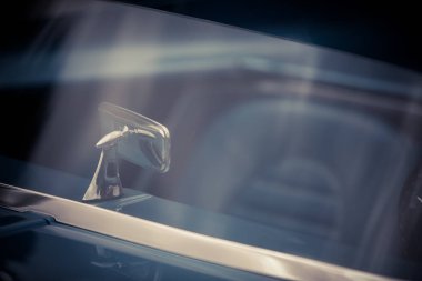 Bir vintage araba dikiz aynası