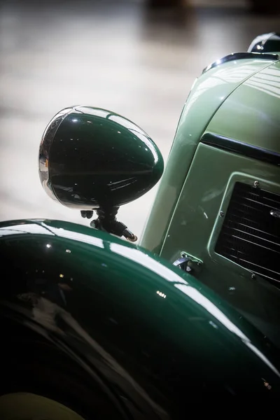 Phare d'une voiture classique vintage — Photo