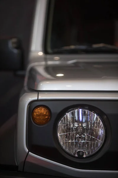 Faro de un coche todoterreno — Foto de Stock