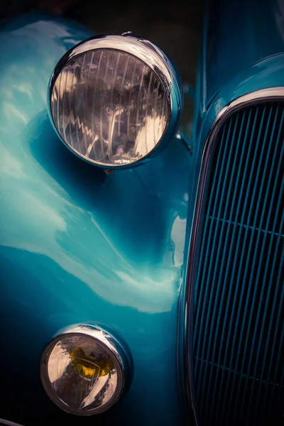 Faro de un coche clásico vintage —  Fotos de Stock