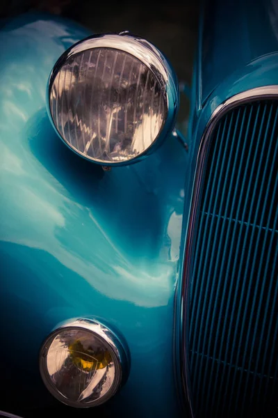 Faro de un coche clásico vintage — Foto de Stock