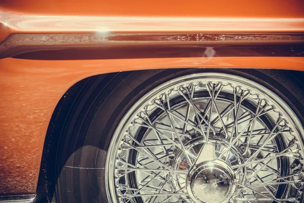 Carro clássico vintage falou roda — Fotografia de Stock