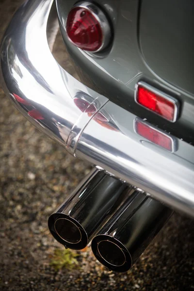 古典的なヴィンテージカーの赤いテールライト — ストック写真
