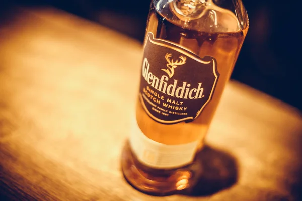 Botella de whisky Glenfiddich —  Fotos de Stock