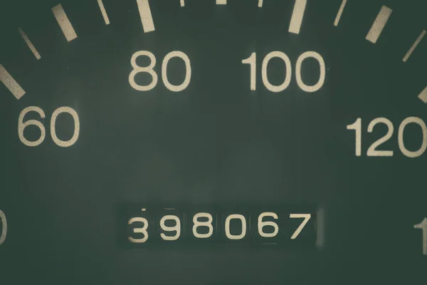 Kilometerzähler im Auto — Stockfoto