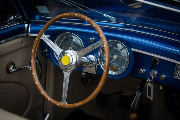 Color Close Wooden Steering Wheel Old Classic Car — Stock Photo, Image