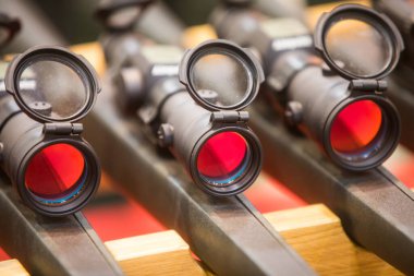 Kapsamları ile bazı tüfekyakın çekim.