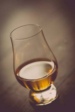 Glencairn viski bardağını yakından çek..