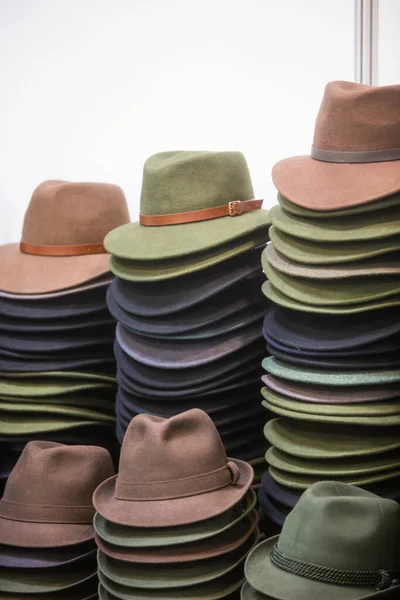 Imagen Color Una Pila Sombreros Nuevos — Foto de Stock