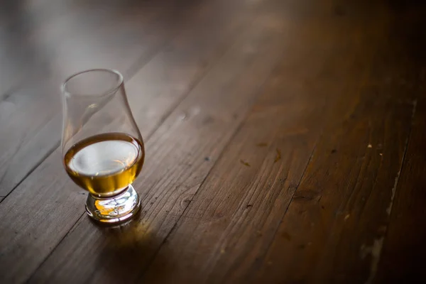 Närbild Glencairn Whisky Glas Med Copyspace Till Höger — Stockfoto