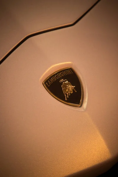 Bükreş Romanya Ekim 1019 Bir Spor Arabanın Üzerindeki Lamborghini Logosunun — Stok fotoğraf