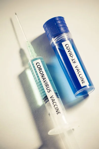 Konzeptbild Eines Empfängers Und Einer Spritze Mit Einem Impfstoff Gegen — Stockfoto
