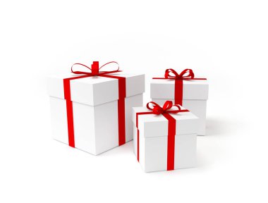 Beyaz arka plan üzerinde izole kırmızı kurdele ile beyaz hediye kutuları.