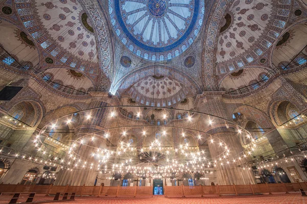 Εσωτερικό του Sultanahmet-Μπλε Τζαμί στην Κωνσταντινούπολη, Τουρκία — Φωτογραφία Αρχείου