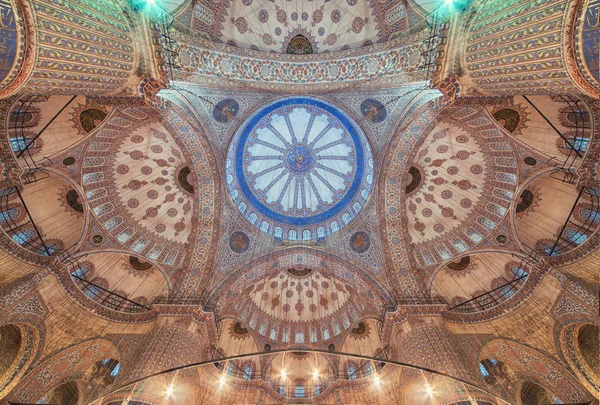 Interieur van het Sultanahmet-blauwe moskee in Istanbul, Turkije — Stockfoto