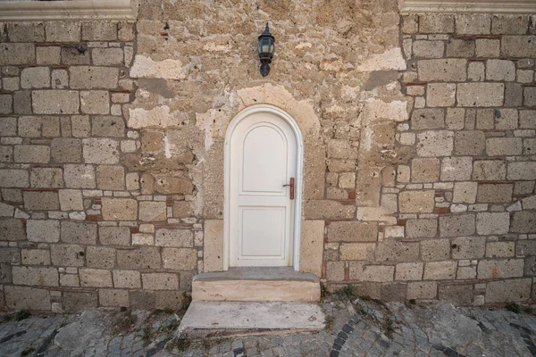 A grúz kori település ház fehér ajtó — Stock Fotó
