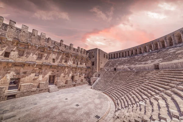 Oude Romeinse amfitheater van Aspendos. De provincie Antalya, Turkije. — Stockfoto