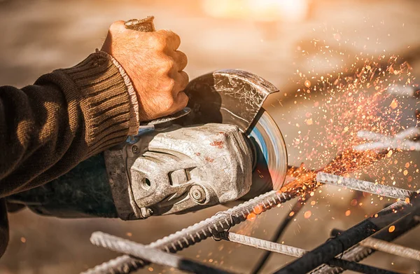 Cutting metal with circular saw — Stock Photo, Image