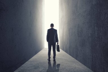 siluet işadamı dev köprü girme