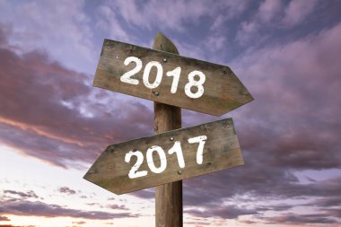 2018 yön gökyüzü arka plan ile imzalar. Yeni yıl kavramı