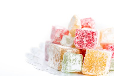 Lezzetli Türk lokumu beyazda izole