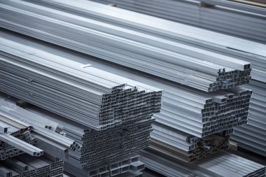 Konstrüksiyonlar için Alüminyum profiller. Alüminyum konstrüksiyon fabrika