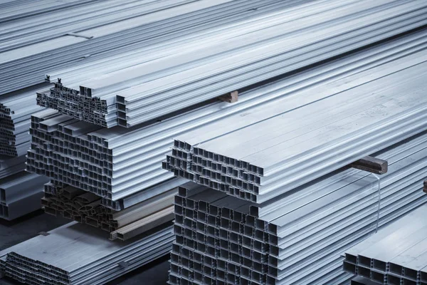 Aluminium profiles for constructions. Aluminum constructions factory — Stock Photo, Image