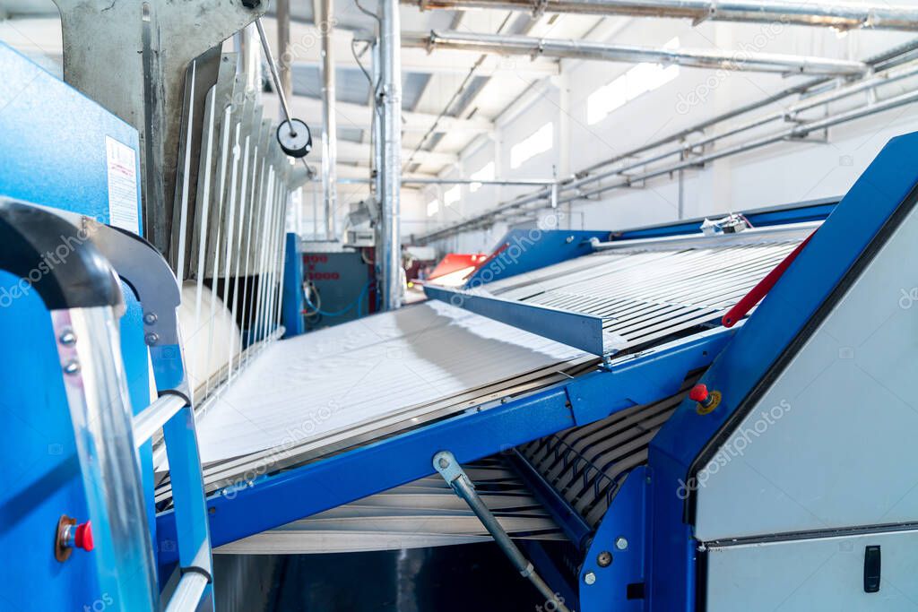 Industrial washed laundry perssing for big amount of textiles