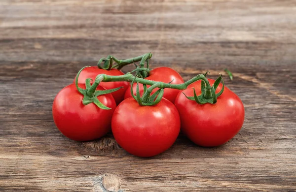 A buch of delicious tomatoes on wooden background — Stock Photo, Image