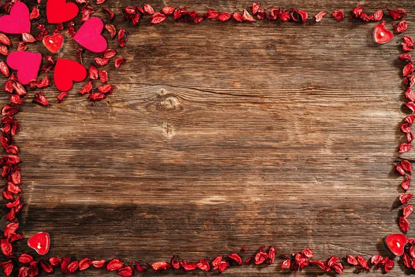 Ημέρα του Αγίου Βαλεντίνου στολίδια έννοια με ξύλινο φόντο. Αγάπη και ρομαντισμός. — Φωτογραφία Αρχείου