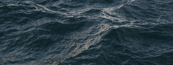 물결치는 바 다 푸른 바닷물의 표면을 클로즈업합니다. 추상적 인 배경 텍스처 렌더링 — 스톡 사진