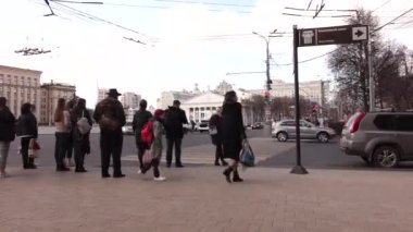 Voronezh, Rusya. 29 Eylül 2019. İnsanları kavşağa götürme zamanı.