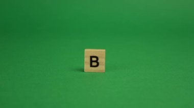 Hayatım boyunca kitabın metniyle hareket küplerini ve birbirinin üstünde uzanan kitapları durdurdum.