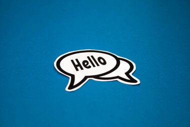 Beyaz bulut ve mavi arkaplan.