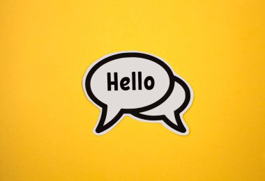 Beyaz bulut. Sarı arka planda merhaba.