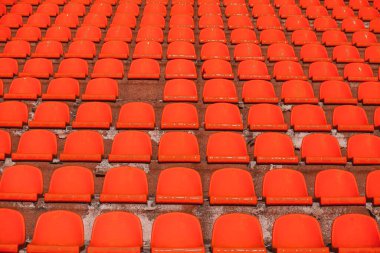 Bir sürü turuncu tribün, tek bir koltuk bile yok..