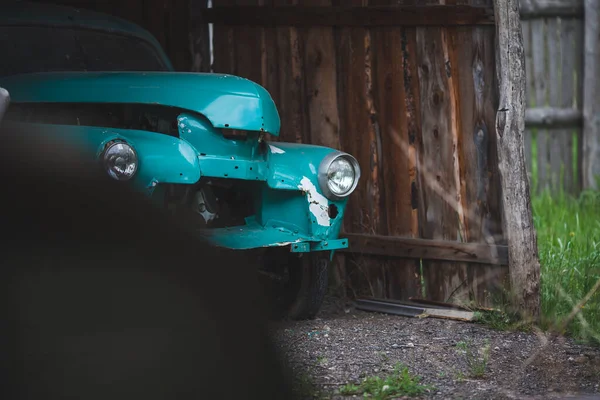 An old abandoned green car, broken down — Stock Photo, Image