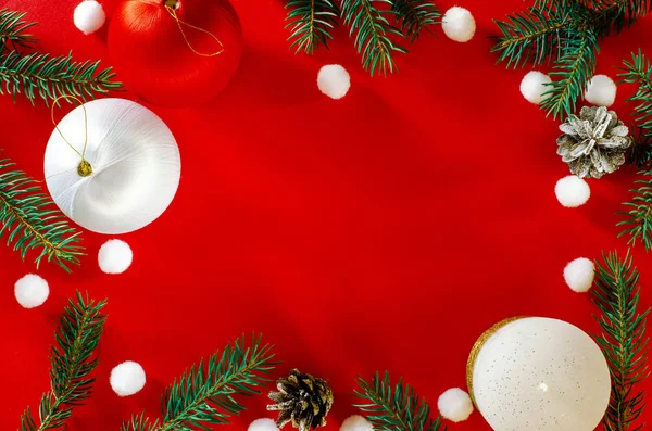 Cadre de décoration de Noël sur fond rouge vue de dessus — Photo