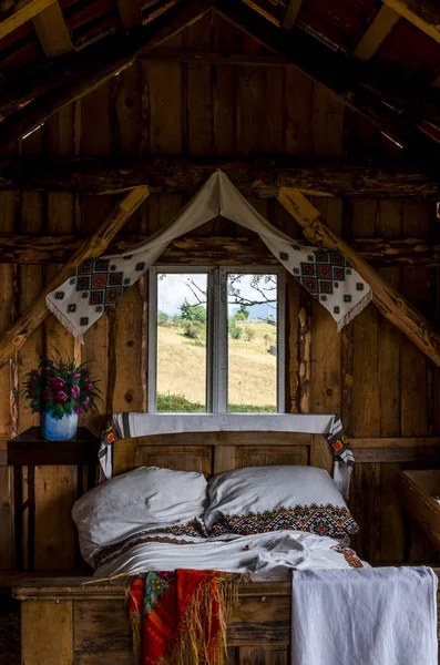 Ethno village, ethno beautiful bedroom. Village mountain landscape — Stock Photo, Image