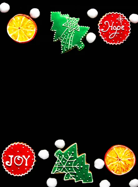 Вид сверху Плоский лежал Рождество натюрморт из рождественских украшений на черном фоне — стоковое фото