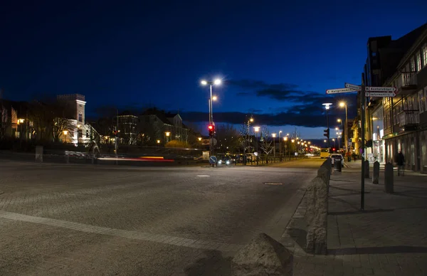 2014. március 19. - Reykjavik, Izland. Egy tipikus éjszakai táj Reykjavik — Stock Fotó