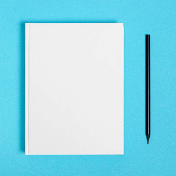 Download Mockup De Livro Quadrado Em Branco Fechado E Lapis Preto Em Fundo De Papel Texturizado Colorido Stock Photo C Yankovets Gmail Com 332082872 PSD Mockup Templates