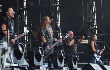 15 Temmuz 2016, Kiev, Ukrayna - Atlas Hafta sonu Uluslararası Müzik Festivali. İnsanlar açık gökyüzünde dans ediyor.