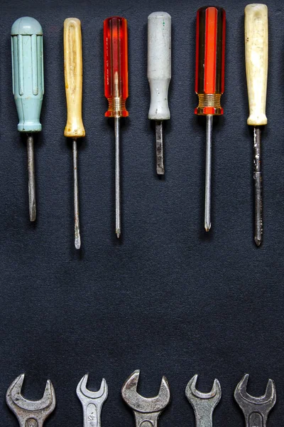 Screwdrivers Different Shapes Sizes Colors Repair Business Lie Black Background — Stock Photo, Image