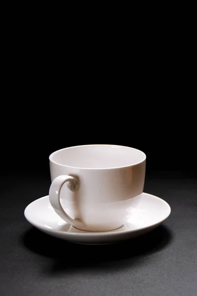 White Ceramic Coffee Cup Stands Black Background Close — Stock Photo, Image